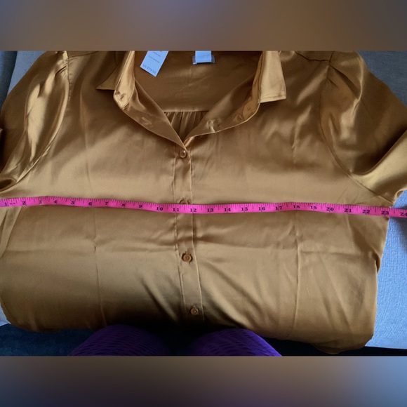 NWT Chico’s Button Down Gold Blouse - Picture 4 of 6